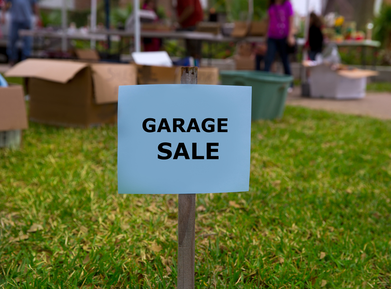 Community Initiatives That Rethink Packaging and Cardboard Waste